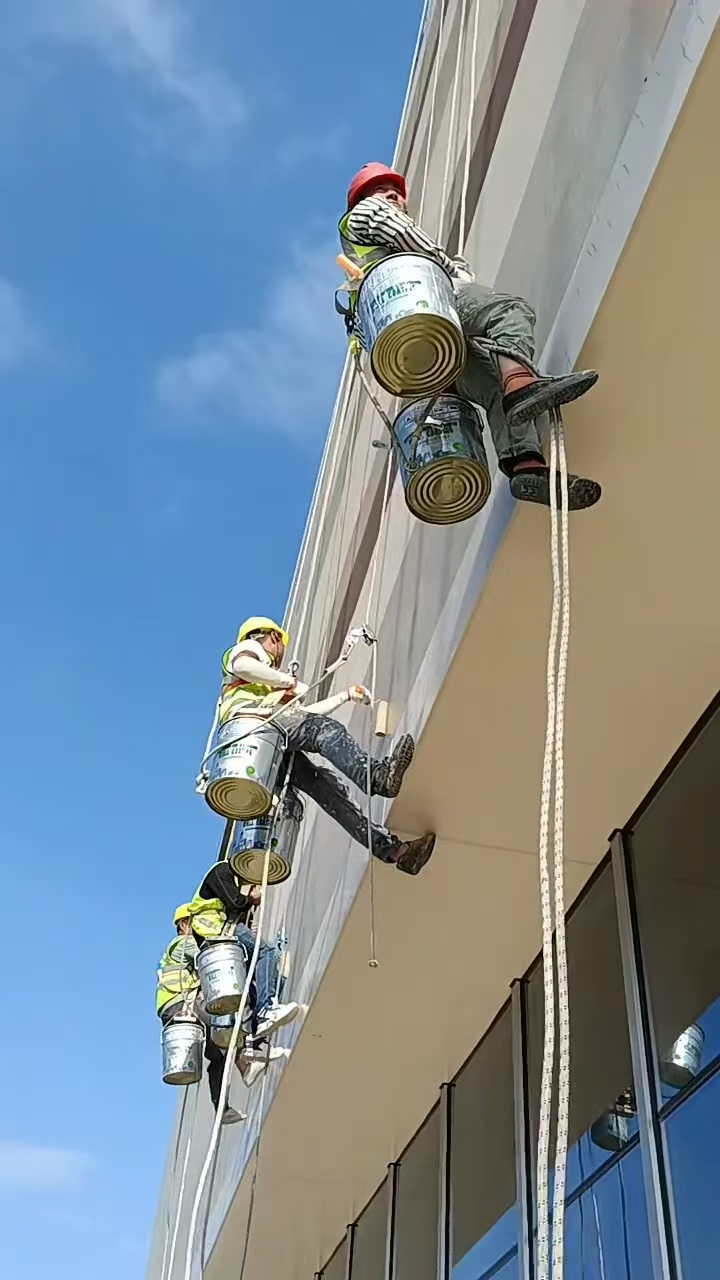 蜘蛛人高空吊绳外墙防水作业